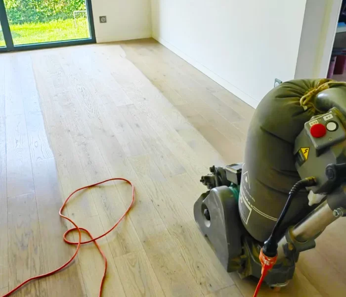 Ponçage à bande - entreprise de renovation parquet en Haute Savoie