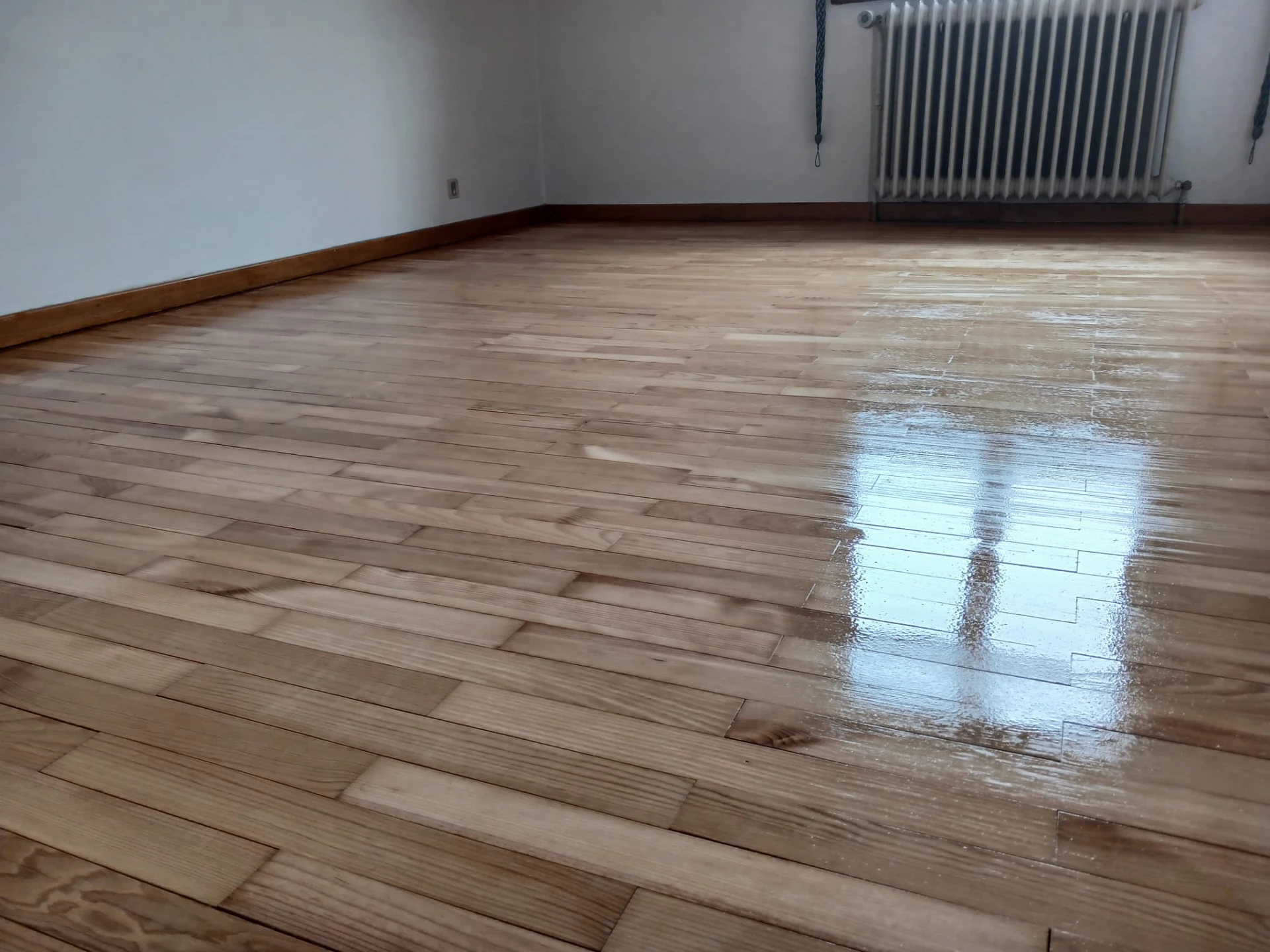Commencer la pose d'un parquet _ Débuter Comme un Pro