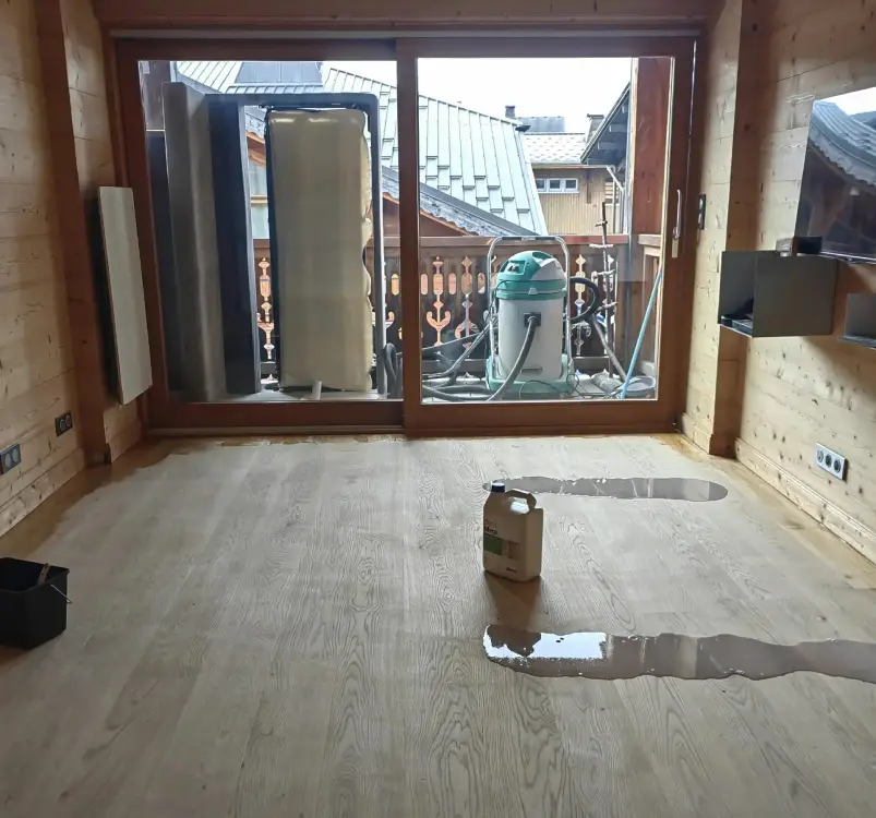 Vitrification ou huilage parquet : quelle finition choisir pour votre sol en bois ?