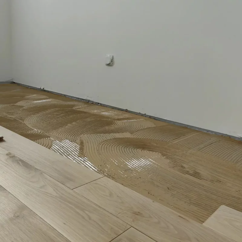 Parquet massif ou contrecollé : le comparatif technique pour faire le bon choix