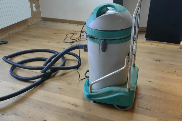 Machine à poncer professionnelle sur parquet chalet Morzine 74